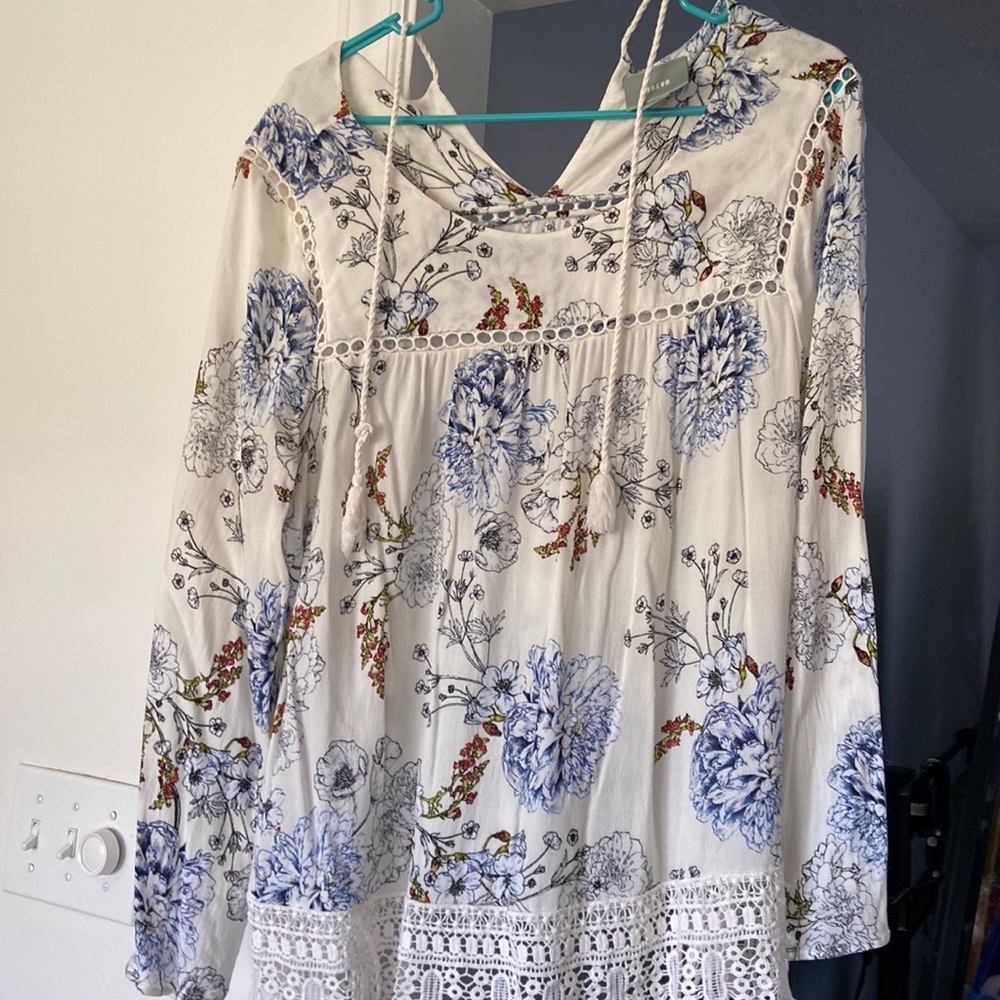 Beautiful Women’s blouse - Picture 1 of 1